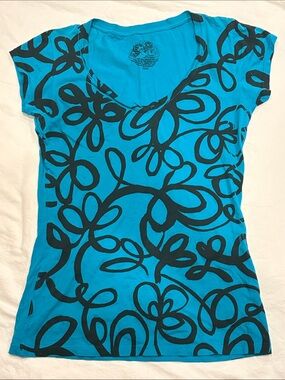Stranded Bright Teal Short-Sleeve V-Neck Tee with Black Floral Swirl